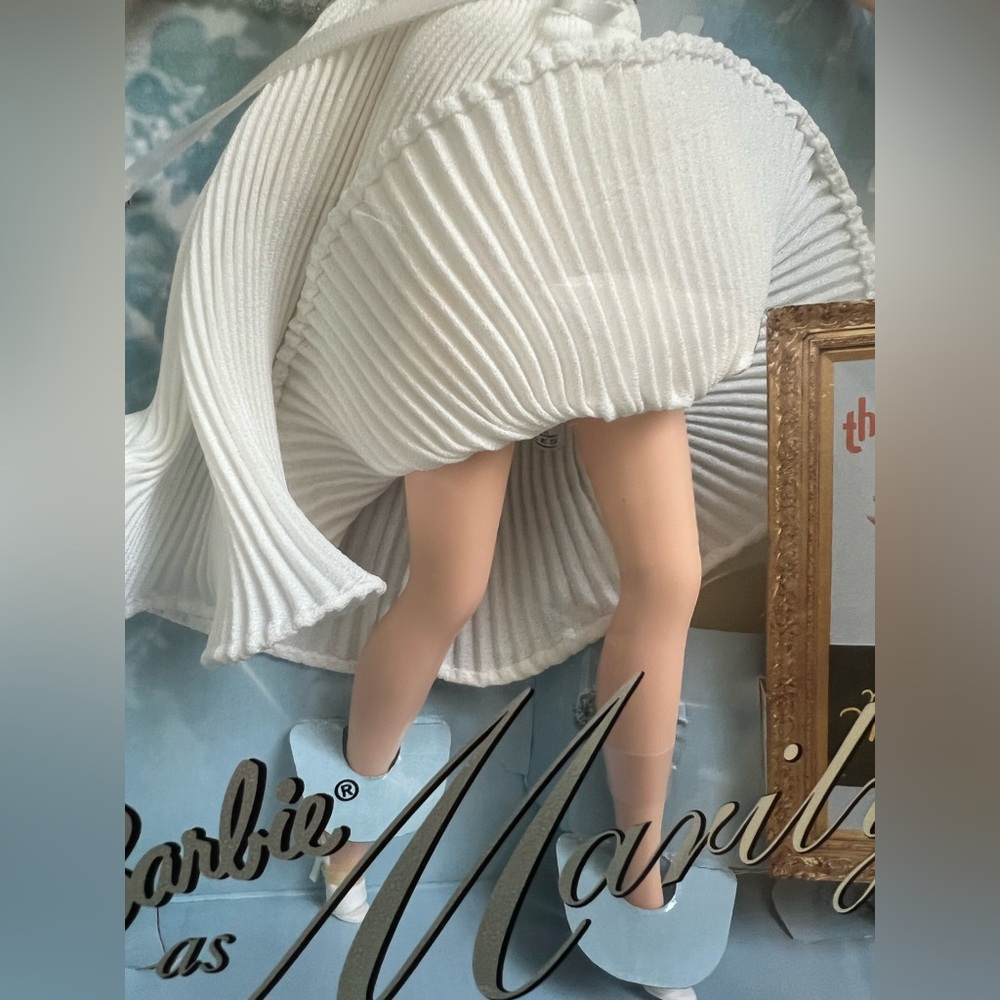 Barbie Doll as Marilyn Monroe in The Seven Year Itch. - Picture 5 of 13